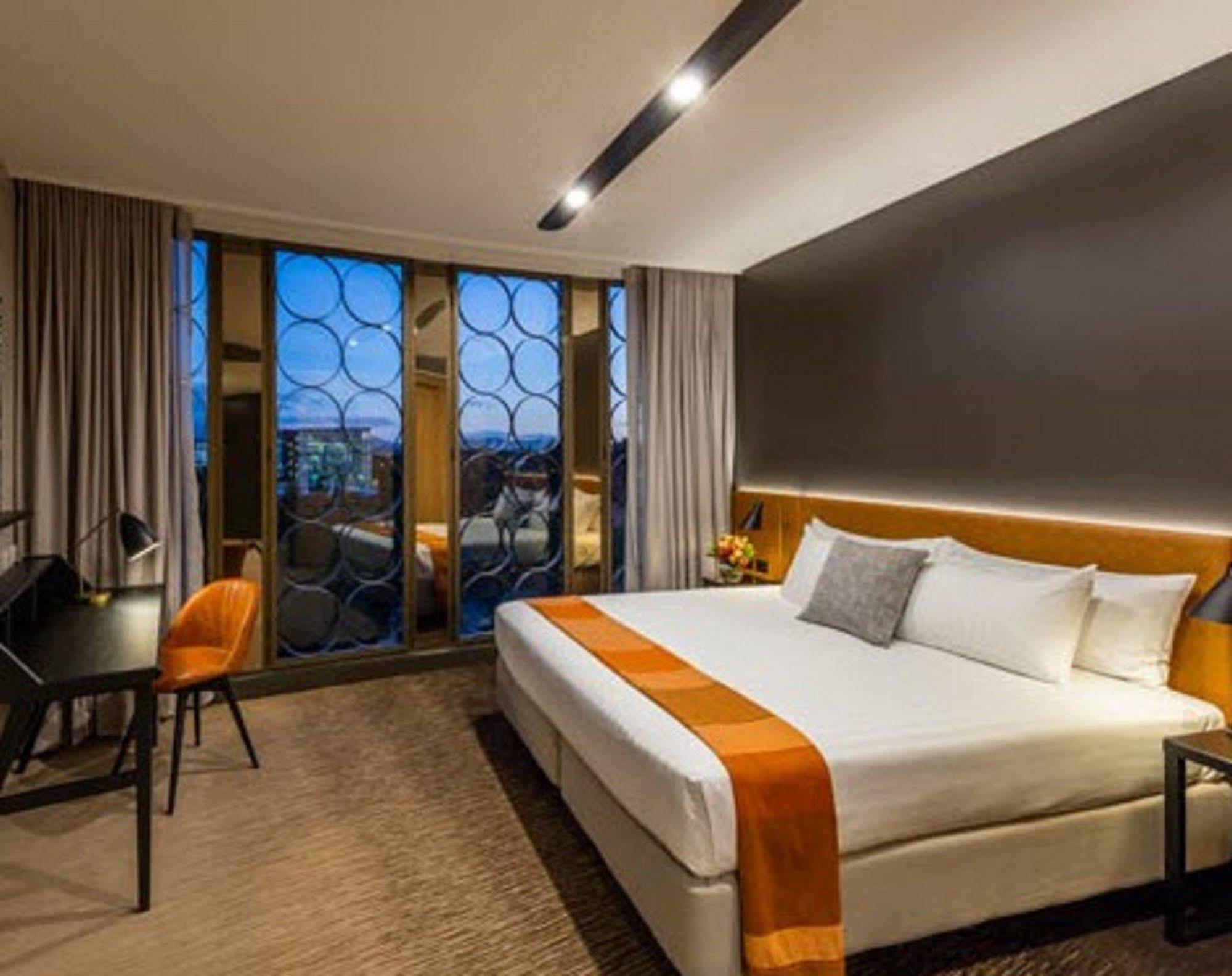 Vibe Hotel Canberra Exterior foto